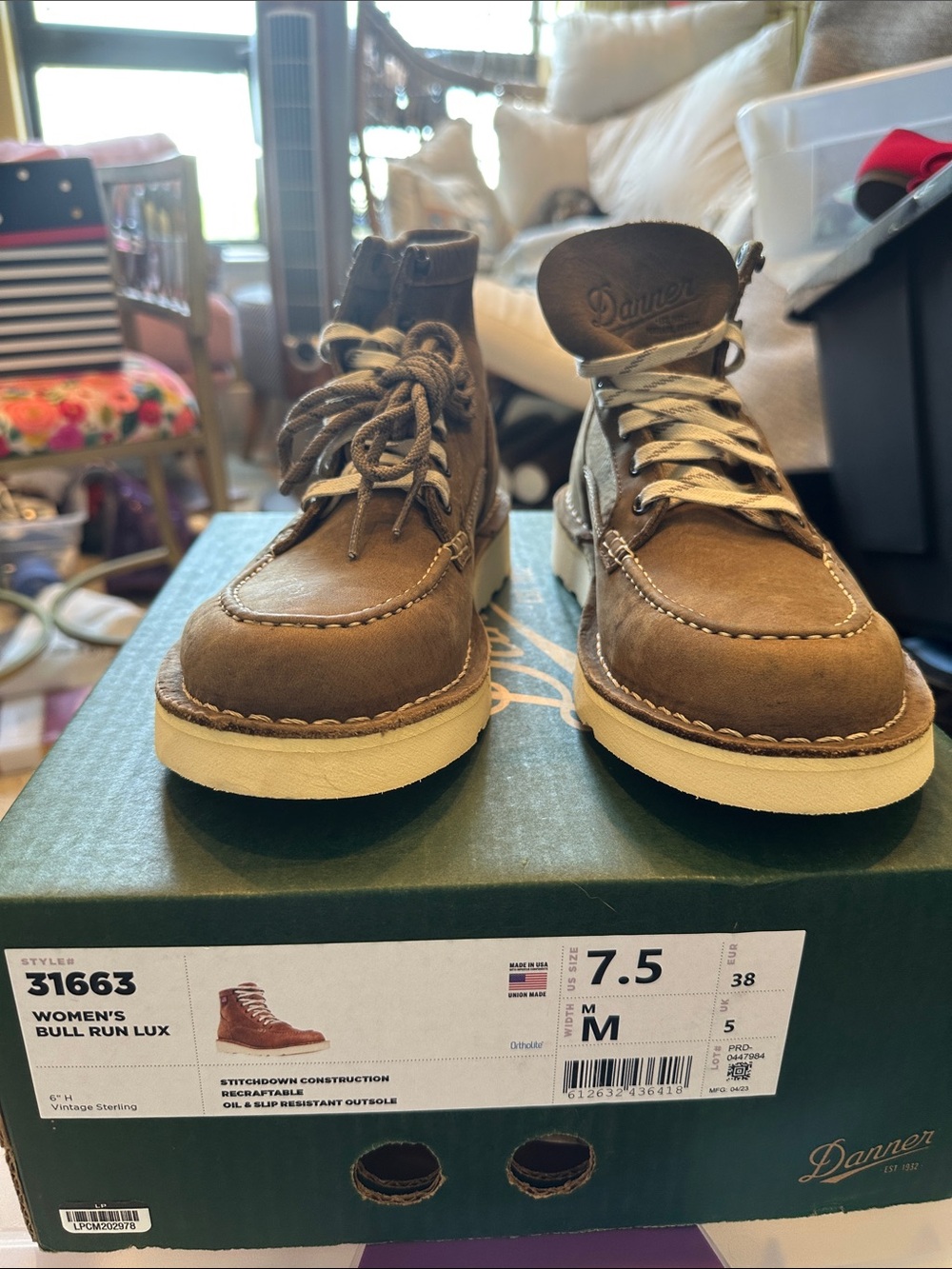 New In Box - Danner Women’s Bull Run Lux  Leather in Vintage Sterling - Size 7.5
